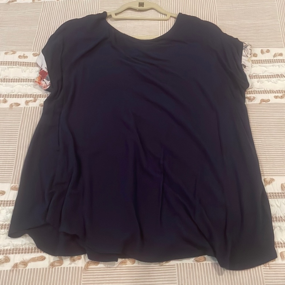 PinkBlush Maternity Tee with Floral Accents (L)